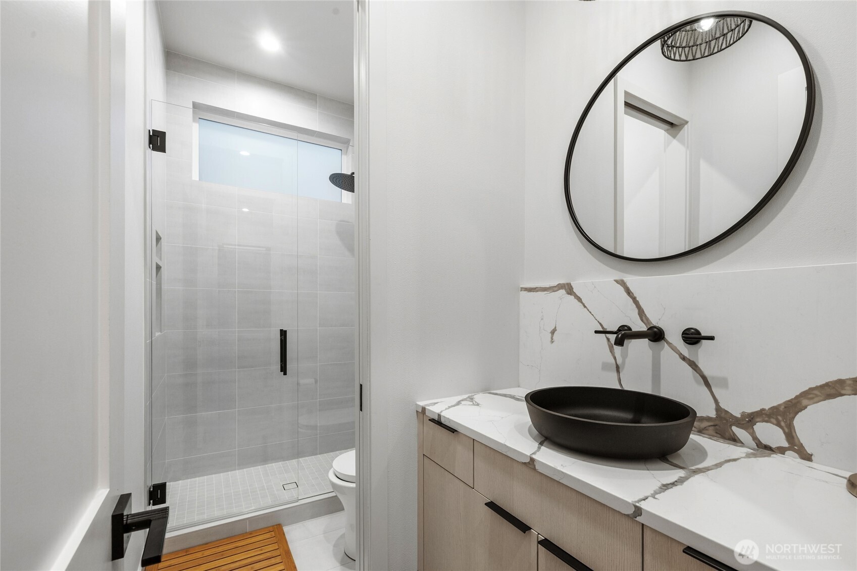 246 5th Avenue Property Photo 13