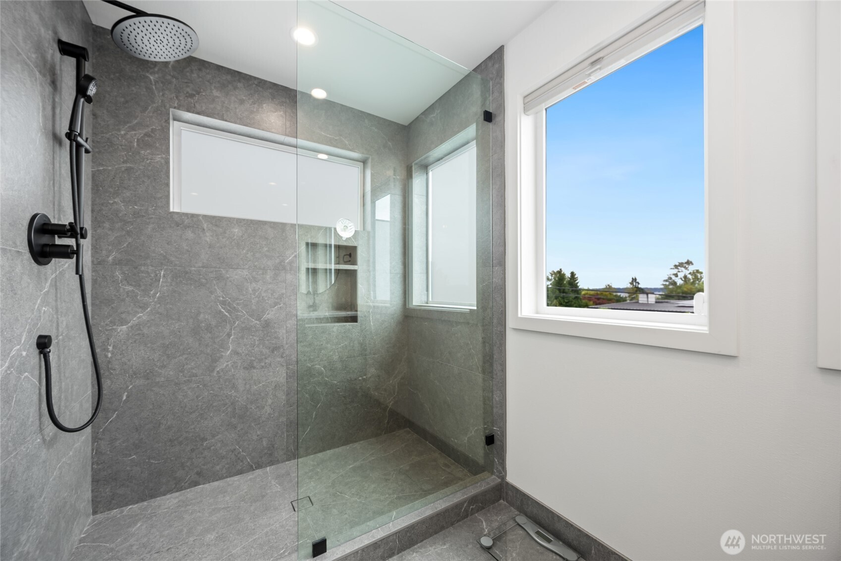246 5th Avenue Property Photo 19
