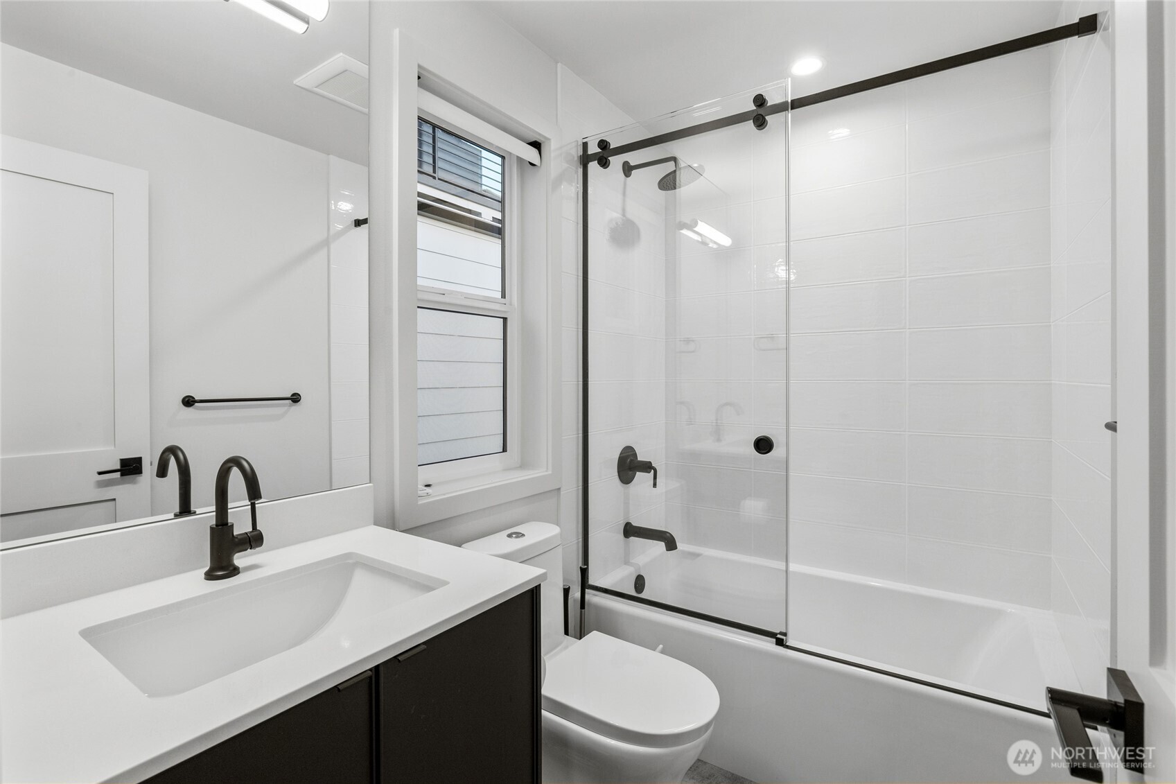 246 5th Avenue Property Photo 23