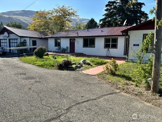 1601 Kernan Road Property Photo 2