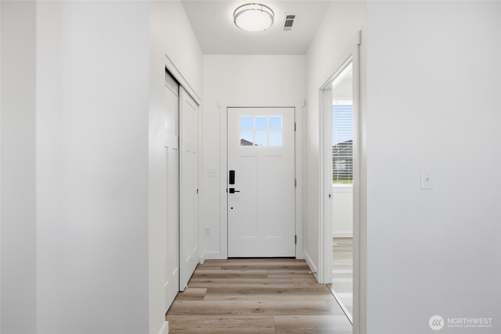 913 6th Avenue Property Photo 5