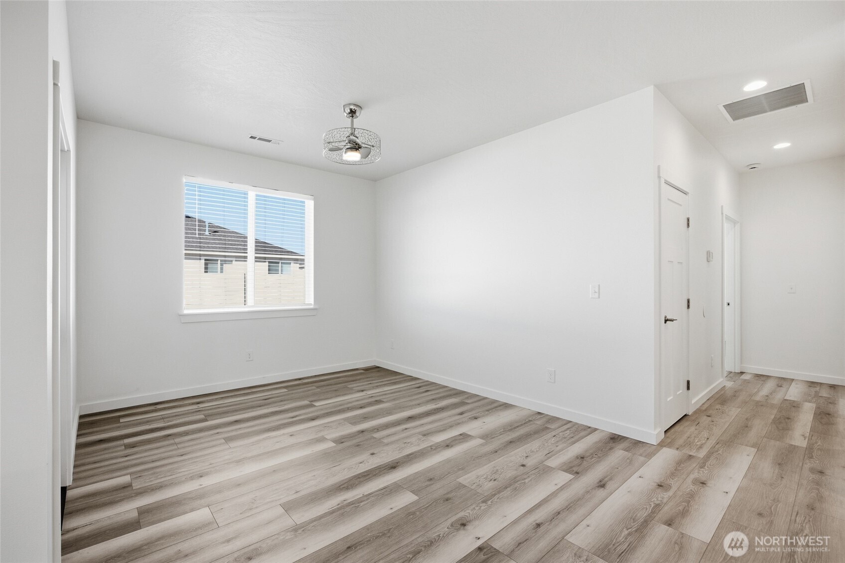 913 6th Avenue Property Photo 10