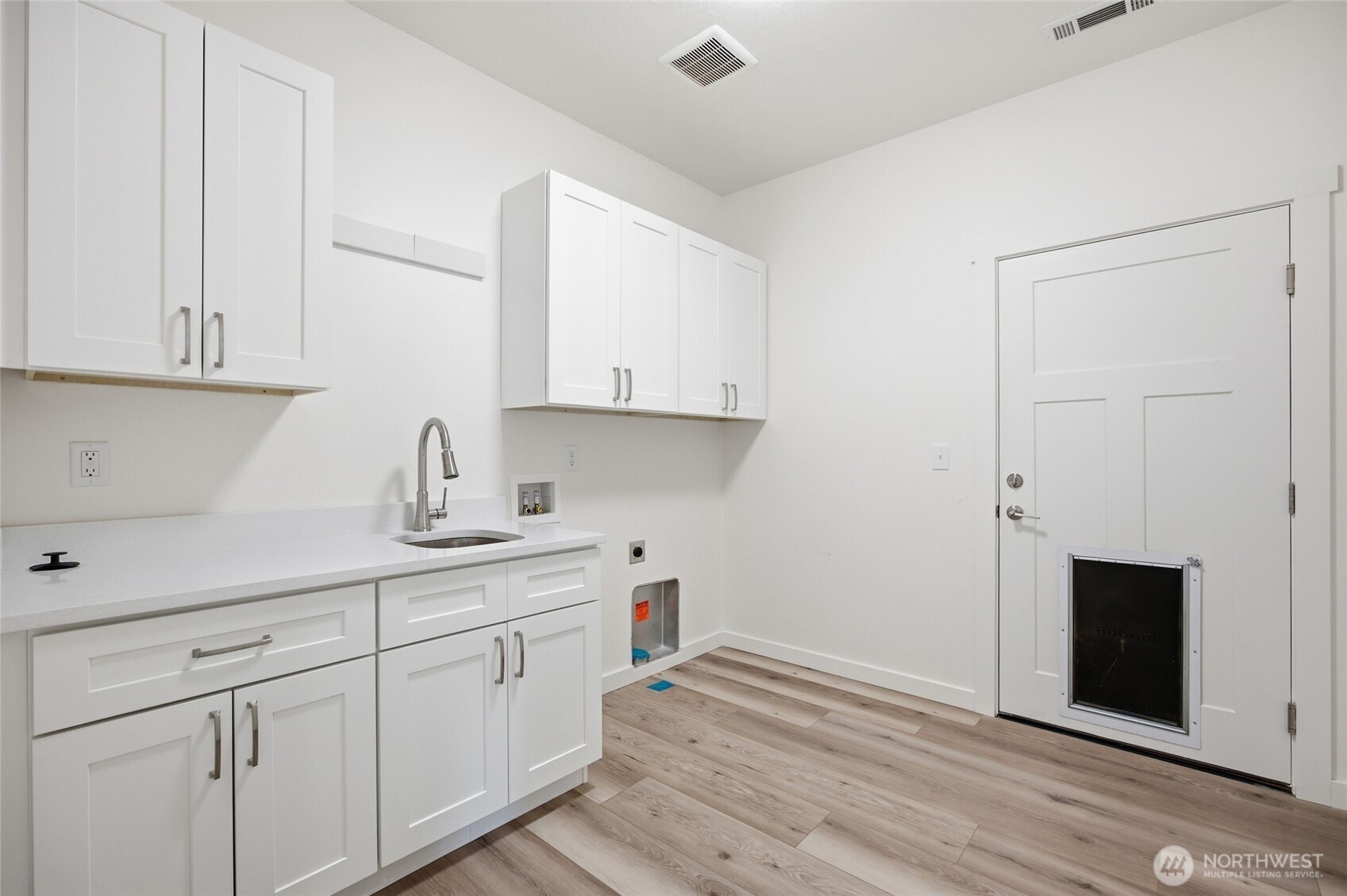 913 6th Avenue Property Photo 19