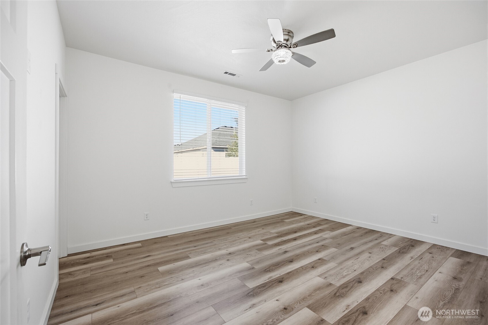 913 6th Avenue Property Photo 21