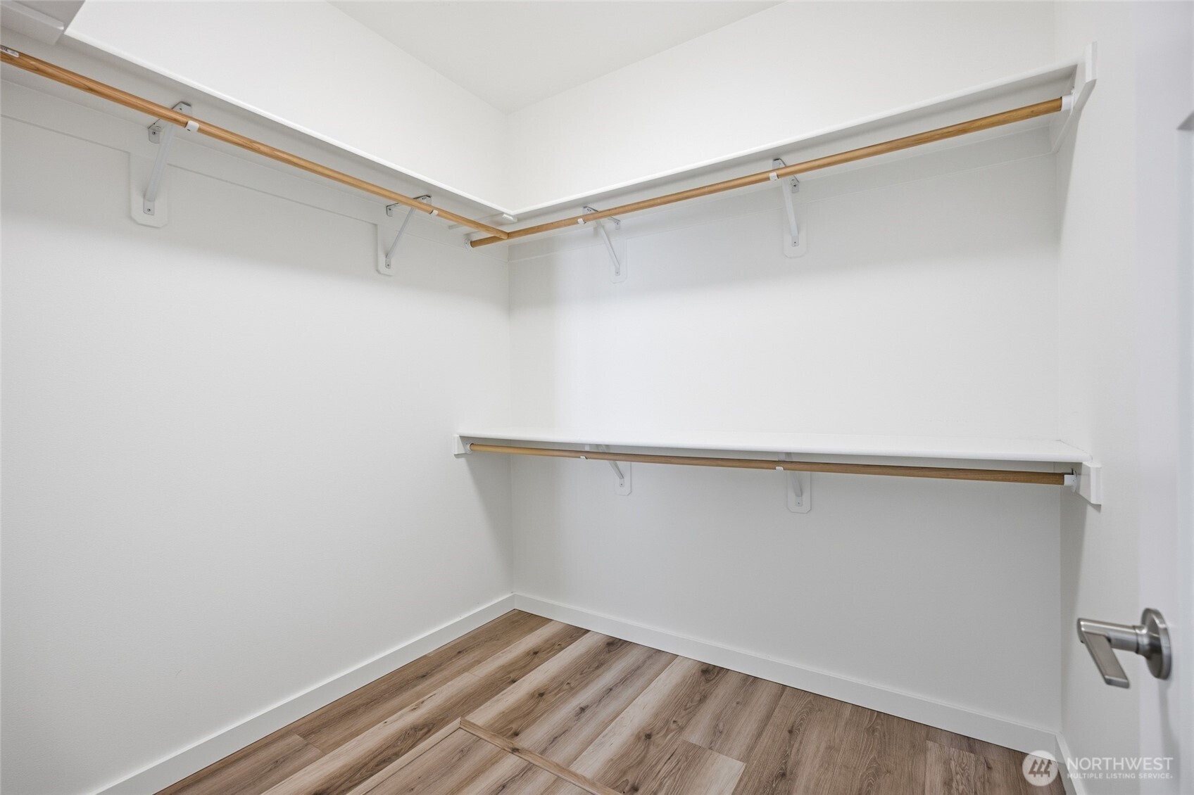 913 6th Avenue Property Photo 23