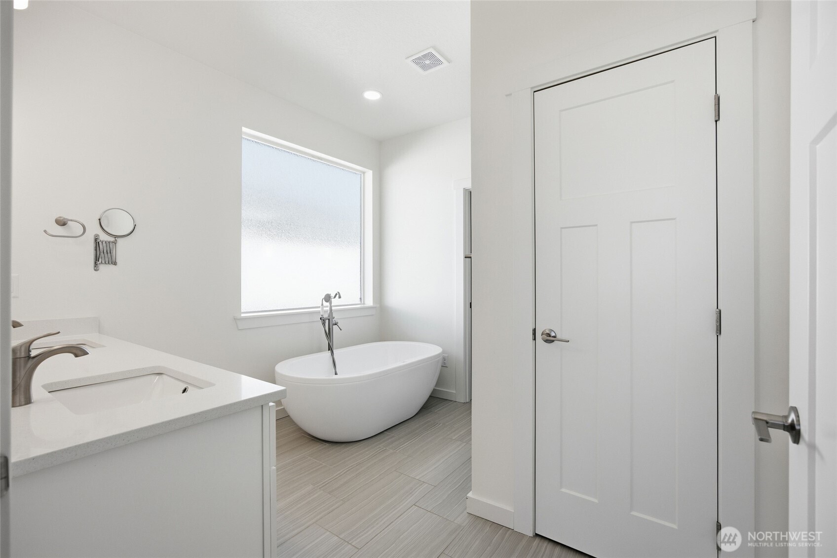 913 6th Avenue Property Photo 24