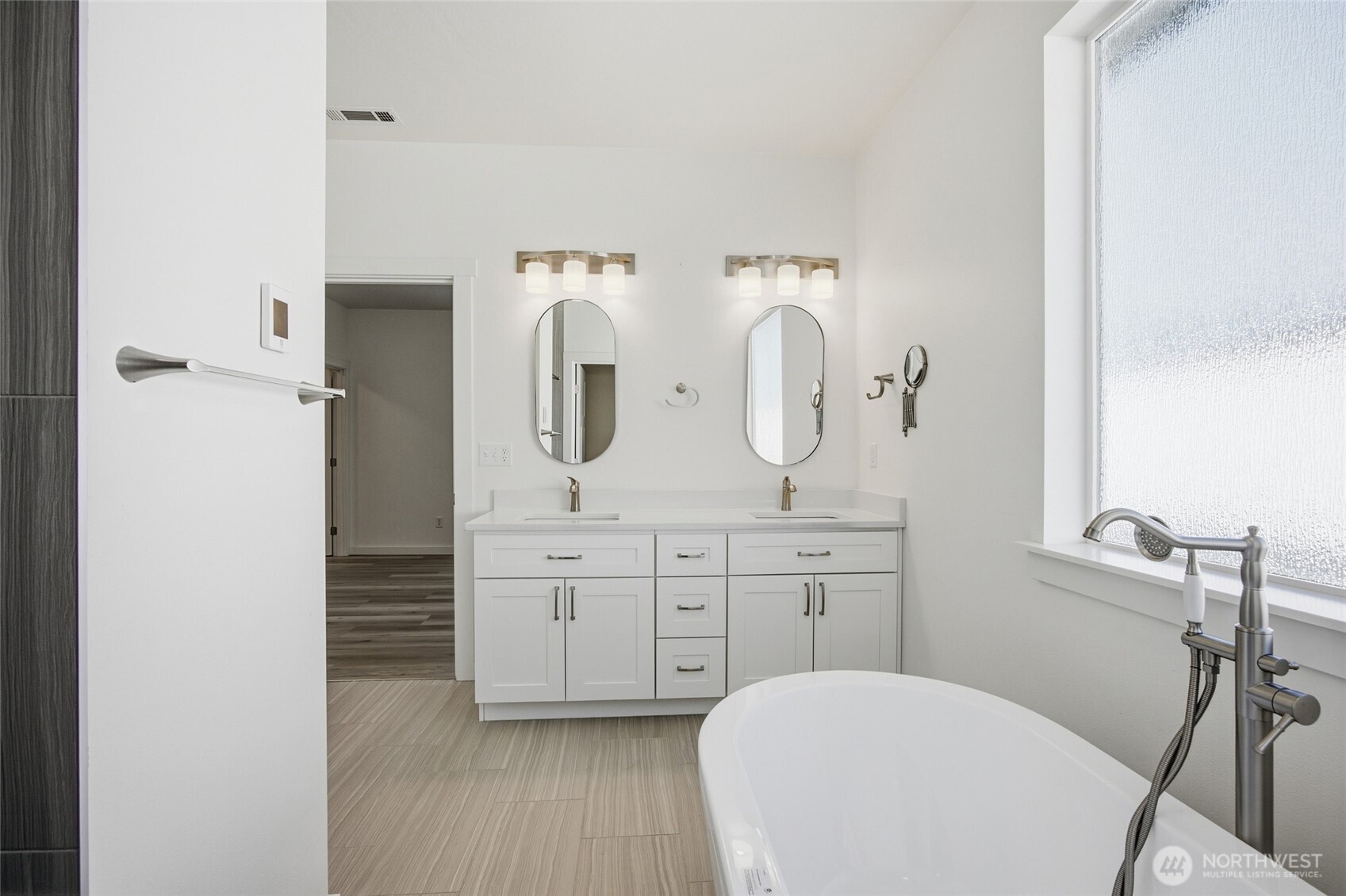 913 6th Avenue Property Photo 25