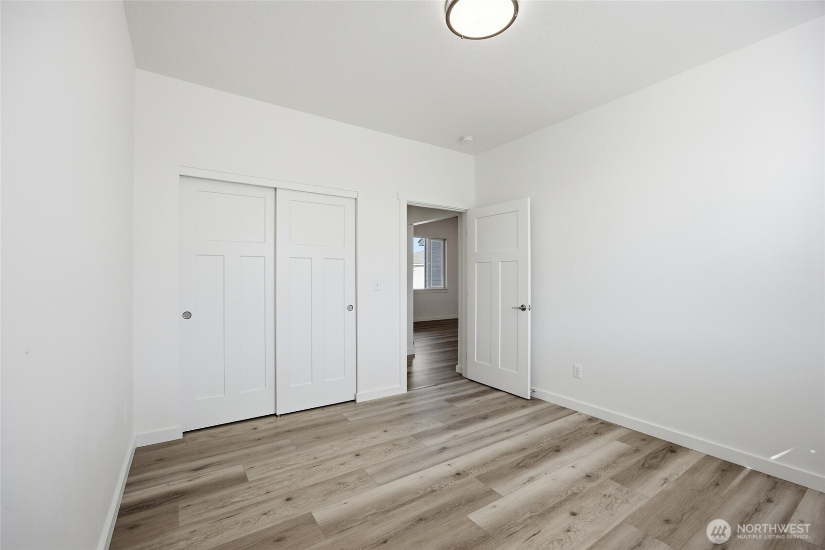 913 6th Avenue Property Photo 28