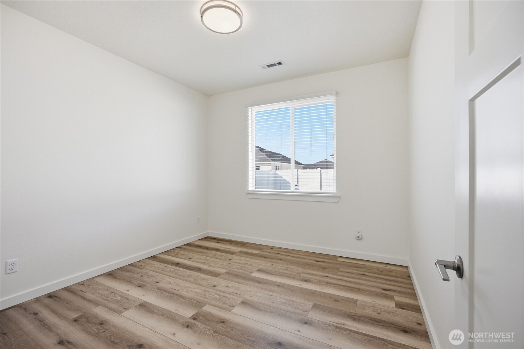 913 6th Avenue Property Photo 30