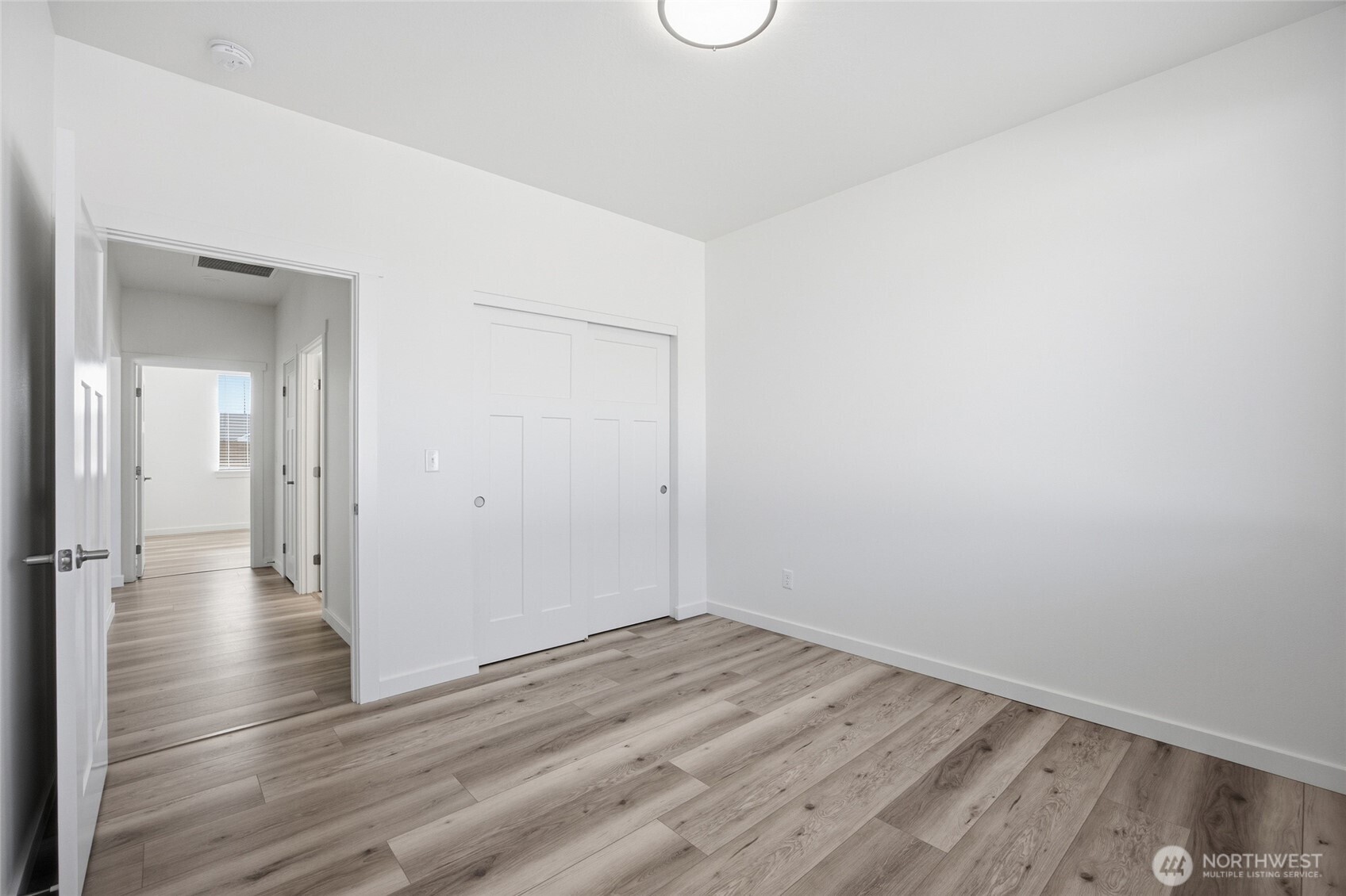 913 6th Avenue Property Photo 31