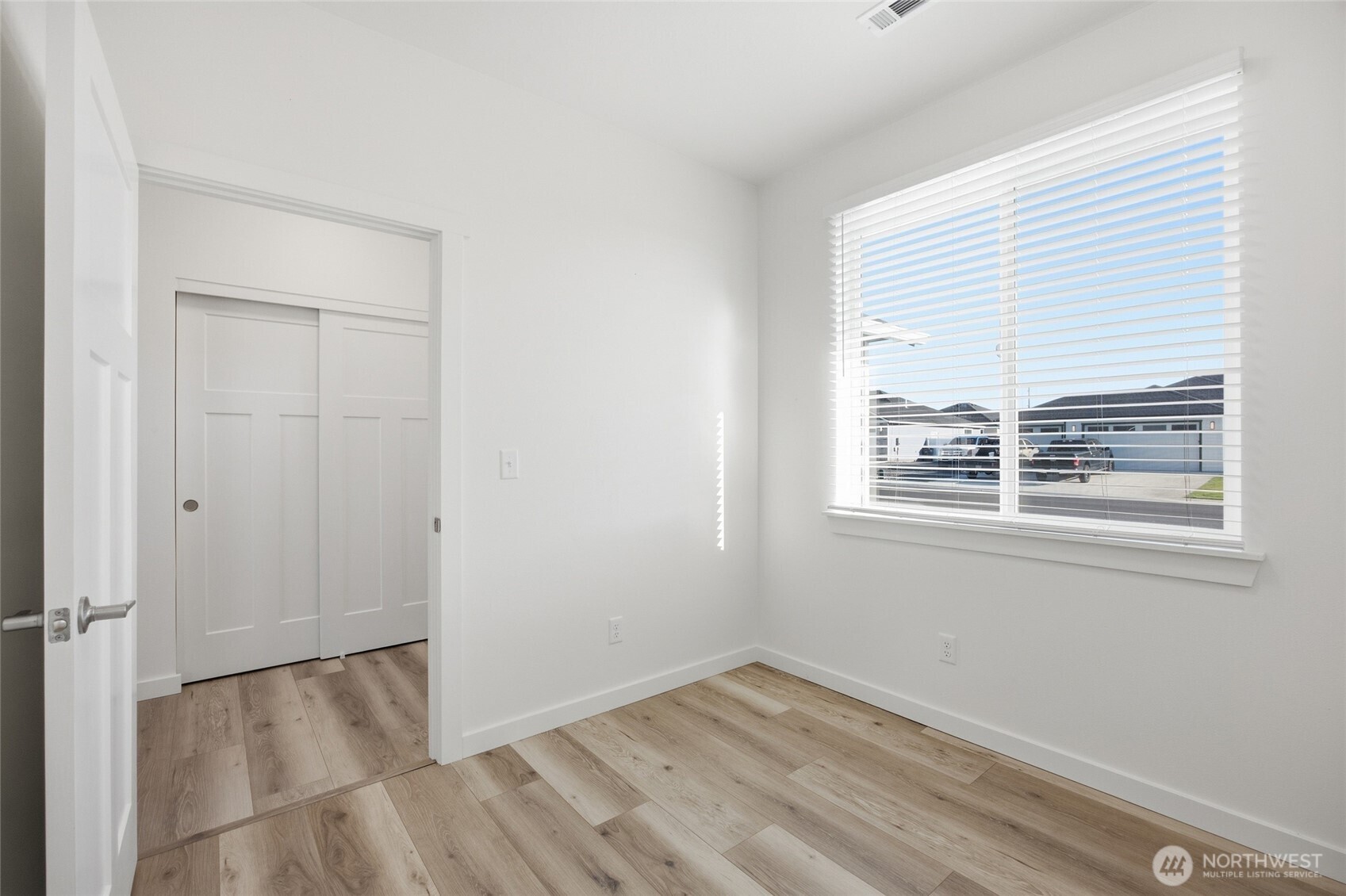 913 6th Avenue Property Photo 33