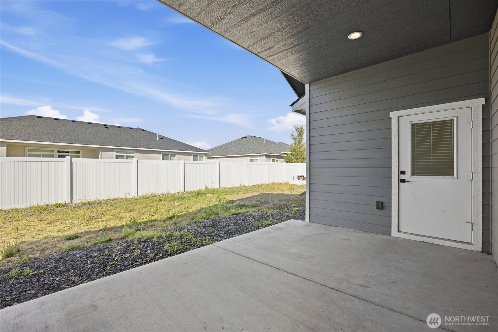 913 6th Avenue Property Photo 34