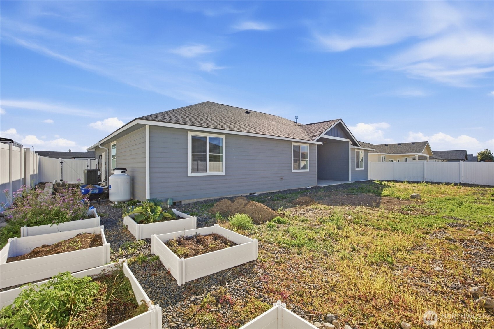 913 6th Avenue Property Photo 36