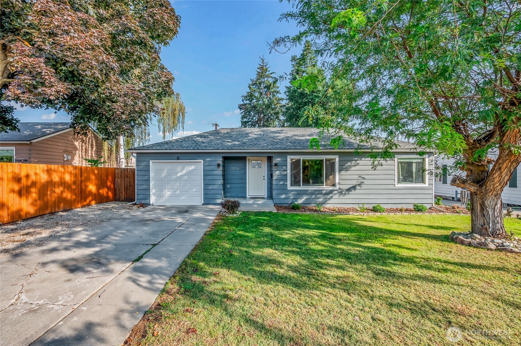 1126 8th Street Property Photo 2