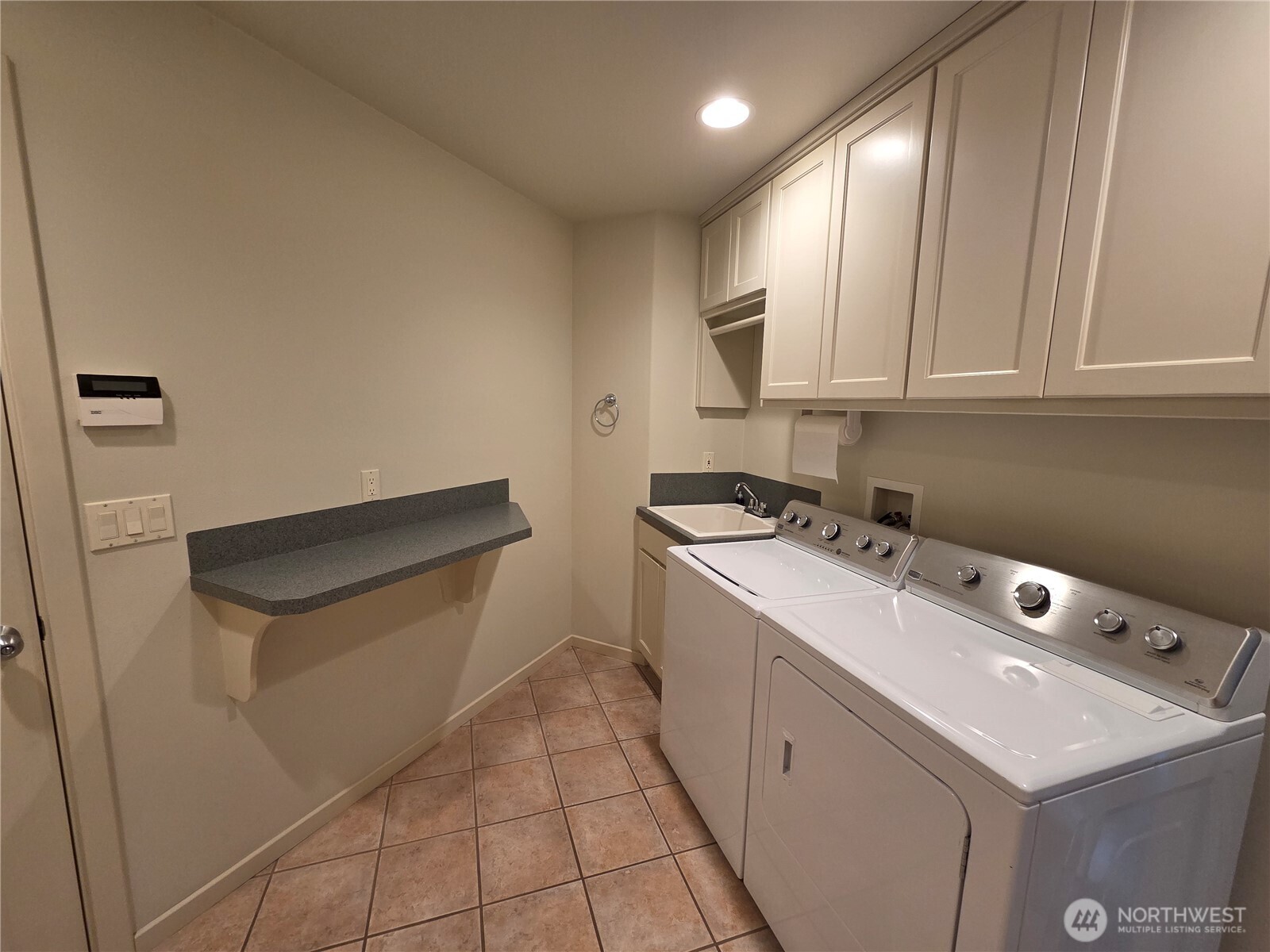 152 Dunsmuir Rd Property Photo 14
