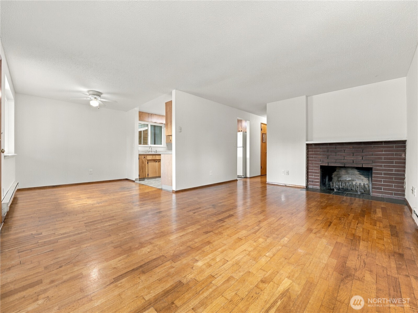 1609 E Wright Avenue Property Photo 5