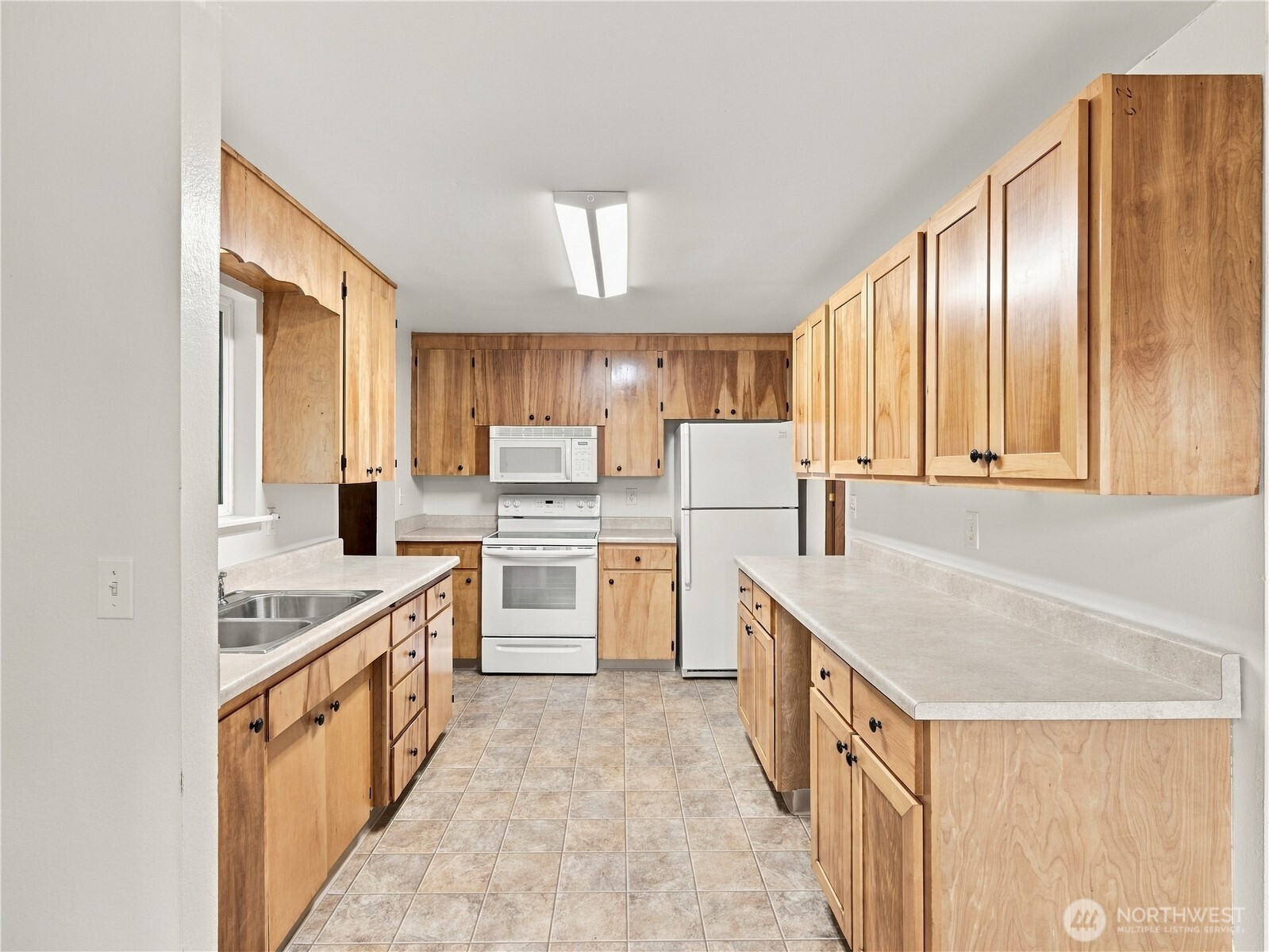 1609 E Wright Avenue Property Photo 11