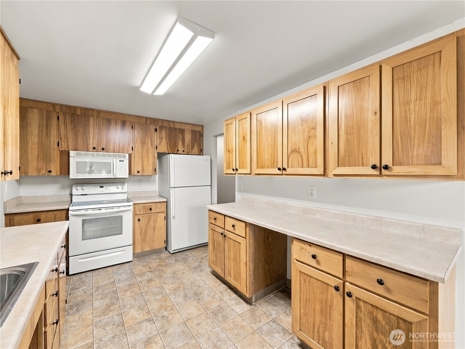 1609 E Wright Avenue Property Photo 13