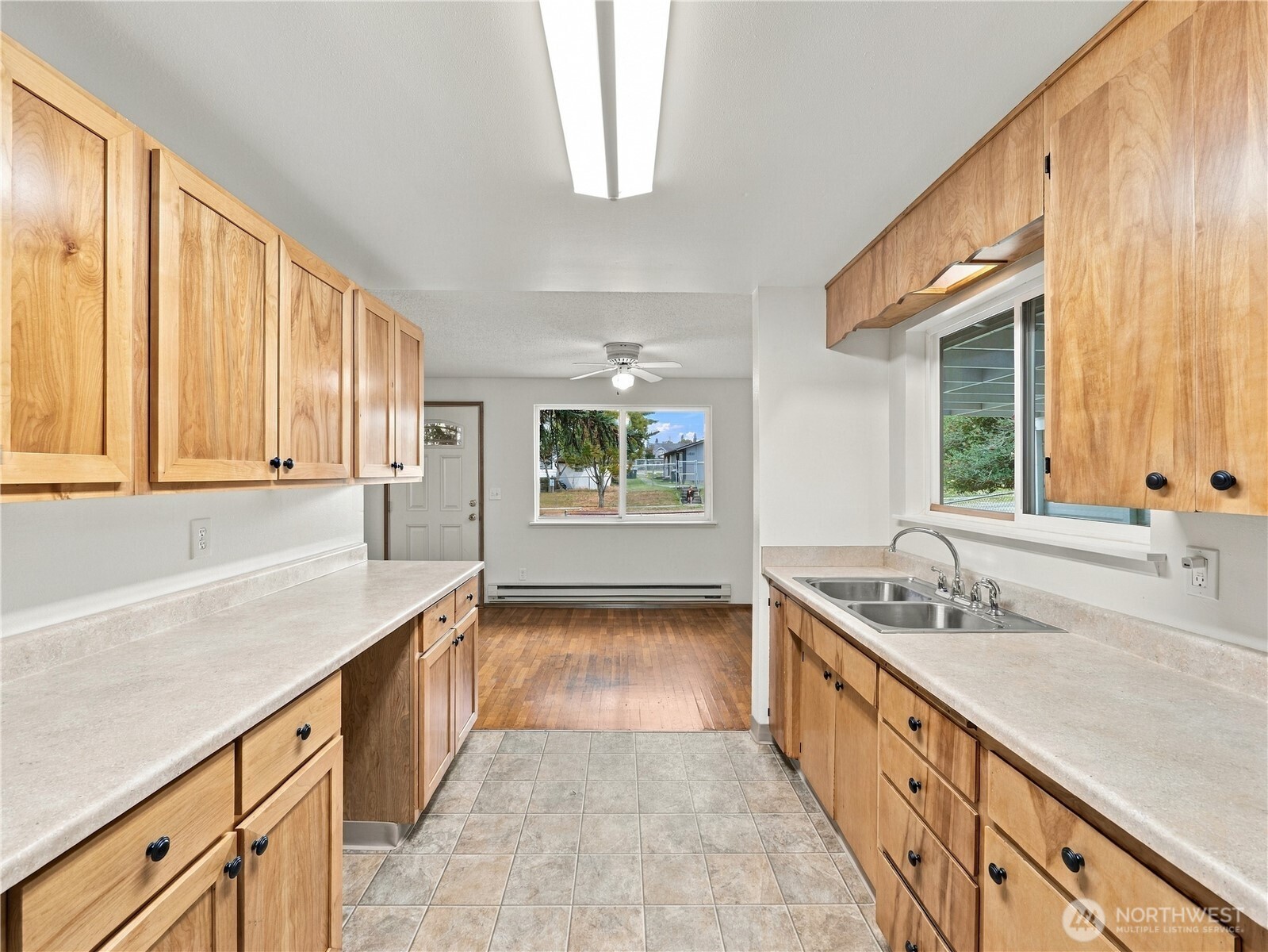 1609 E Wright Avenue Property Photo 14