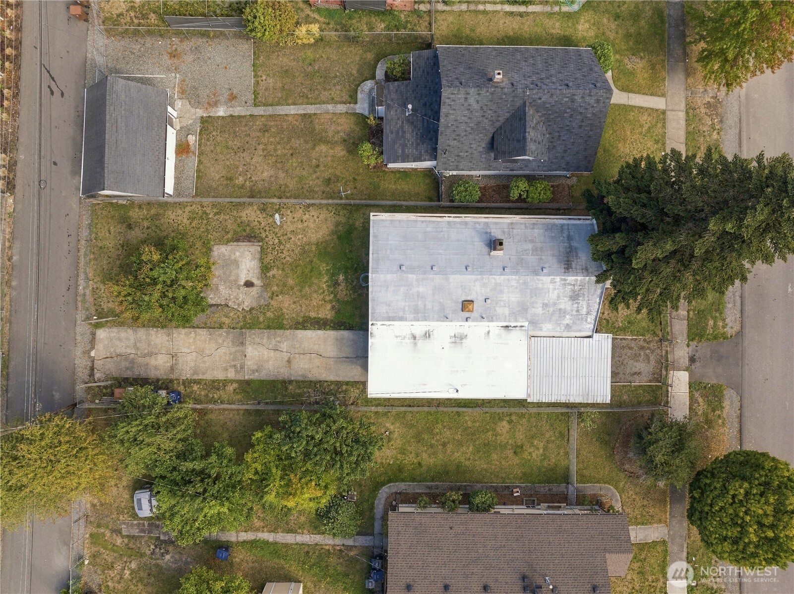 1609 E Wright Avenue Property Photo 36
