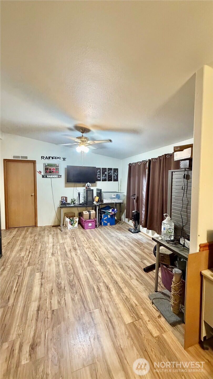 35813 2nd Avenue Property Photo 6