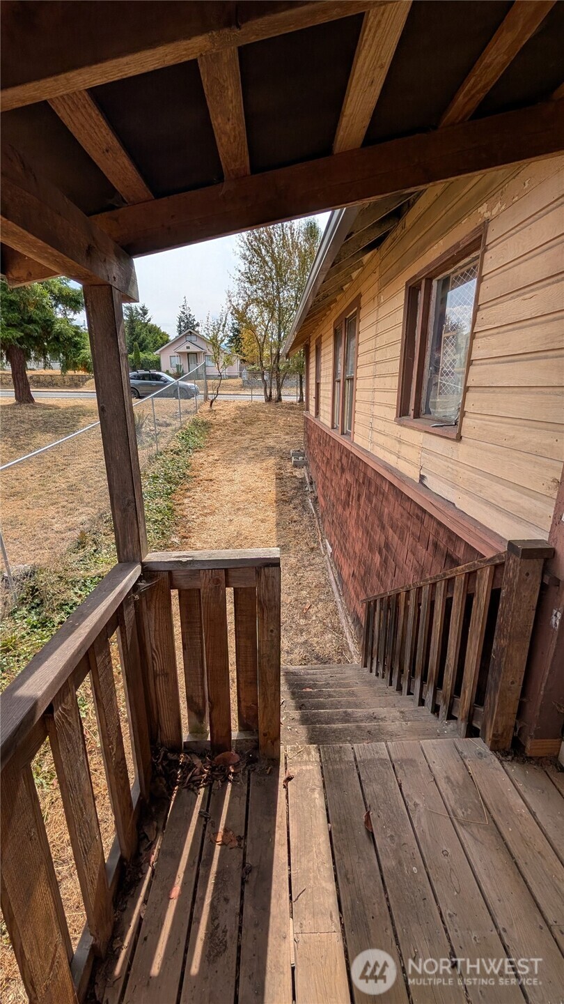 1811 W 5th Street Property Photo 22