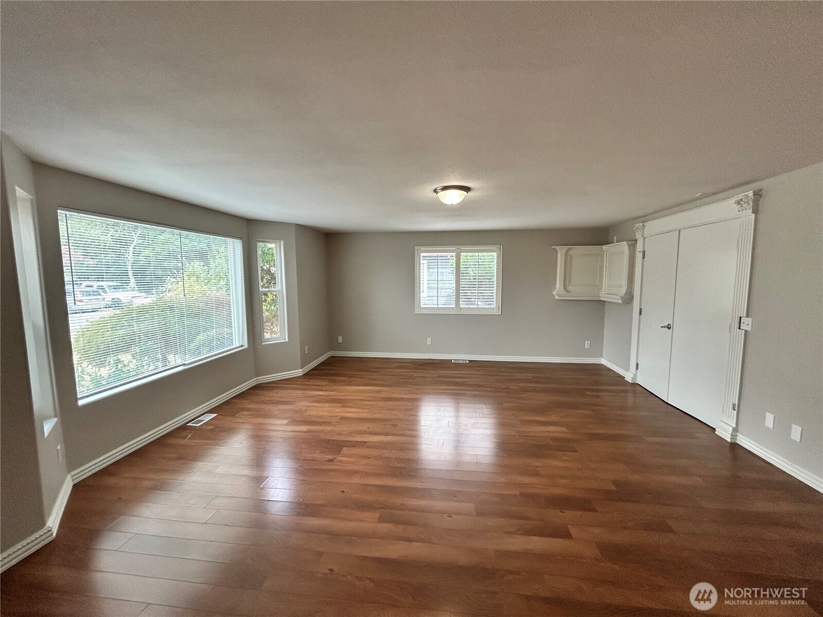 6729 S Mason Avenue Property Photo 4