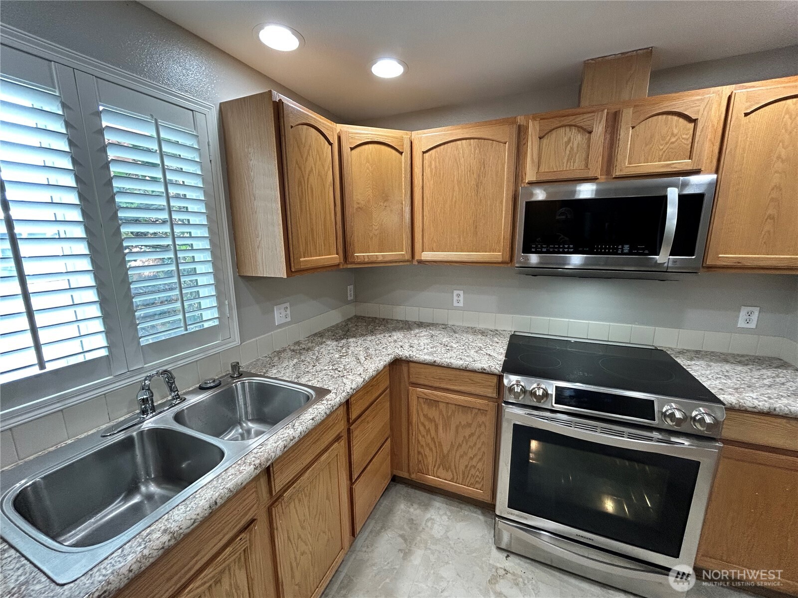6729 S Mason Avenue Property Photo 11