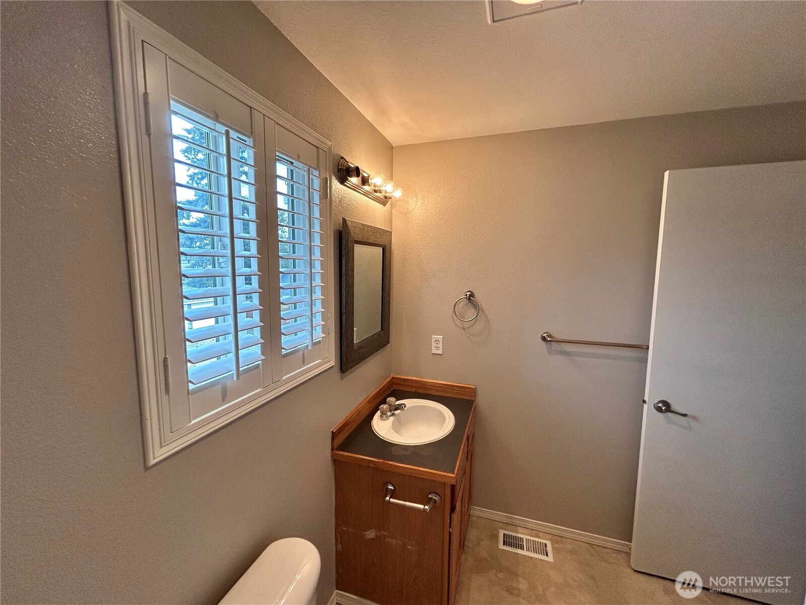 6729 S Mason Avenue Property Photo 23