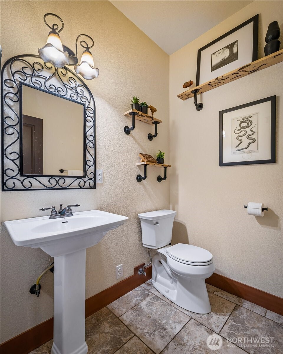 1374 Ahlstrom Road Property Photo 14