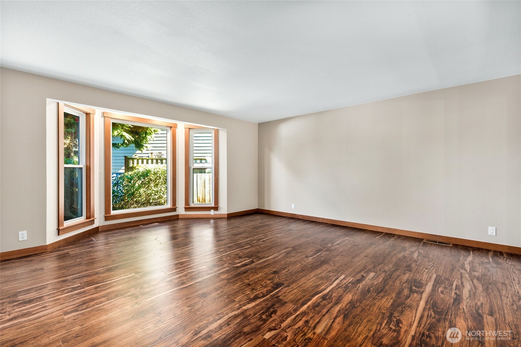 833 15th Court Property Photo 4