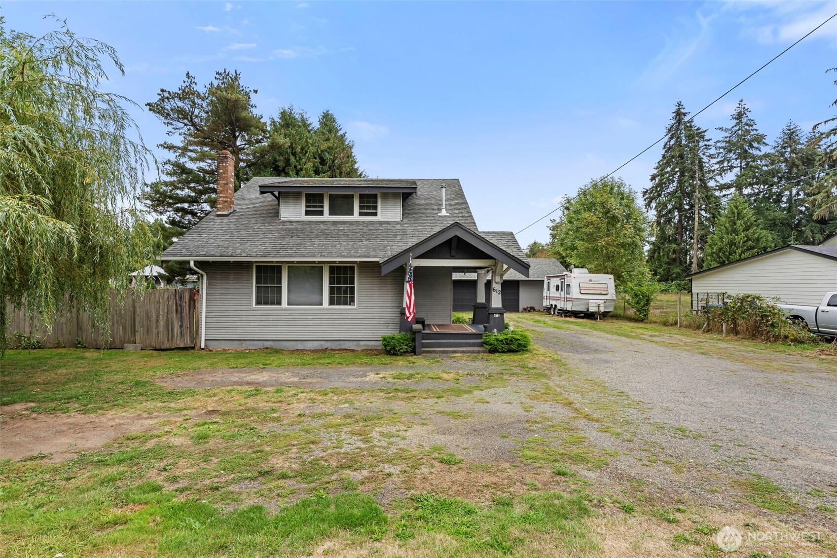 612 E Summa Street Property Photo 2
