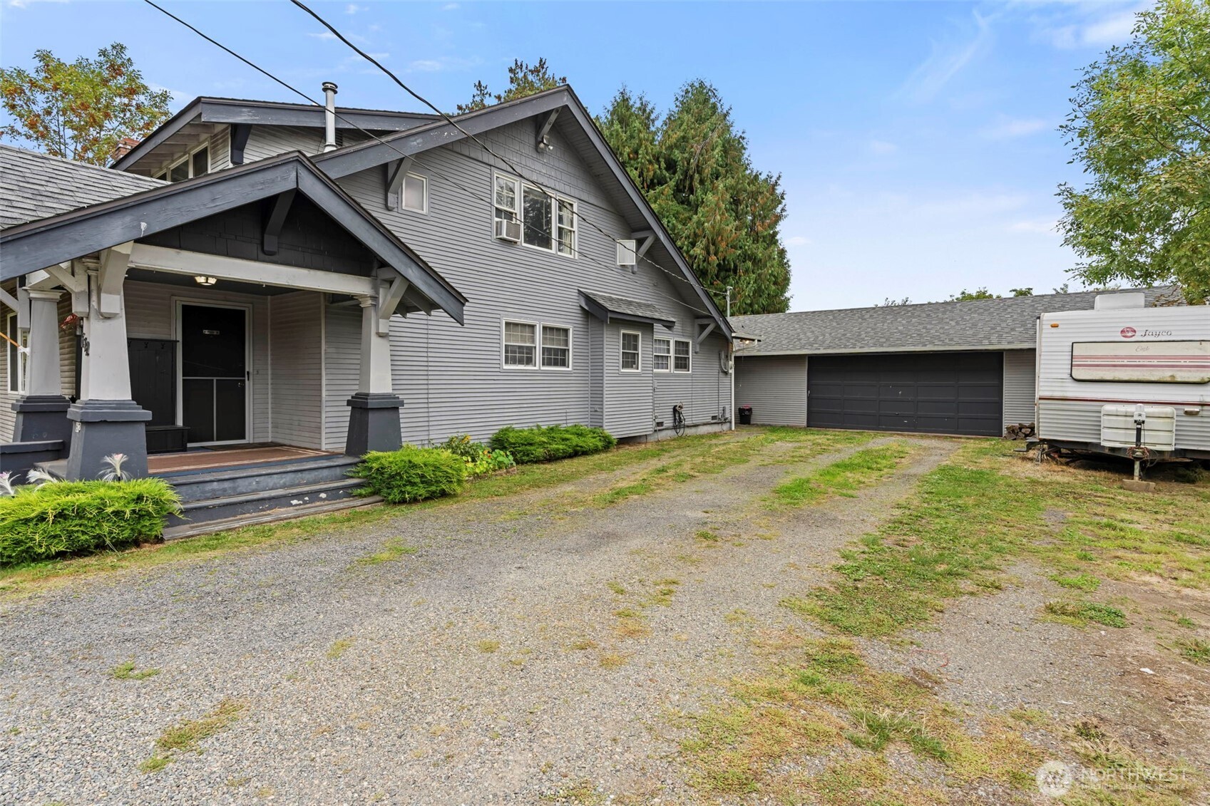 612 E Summa Street Property Photo 3