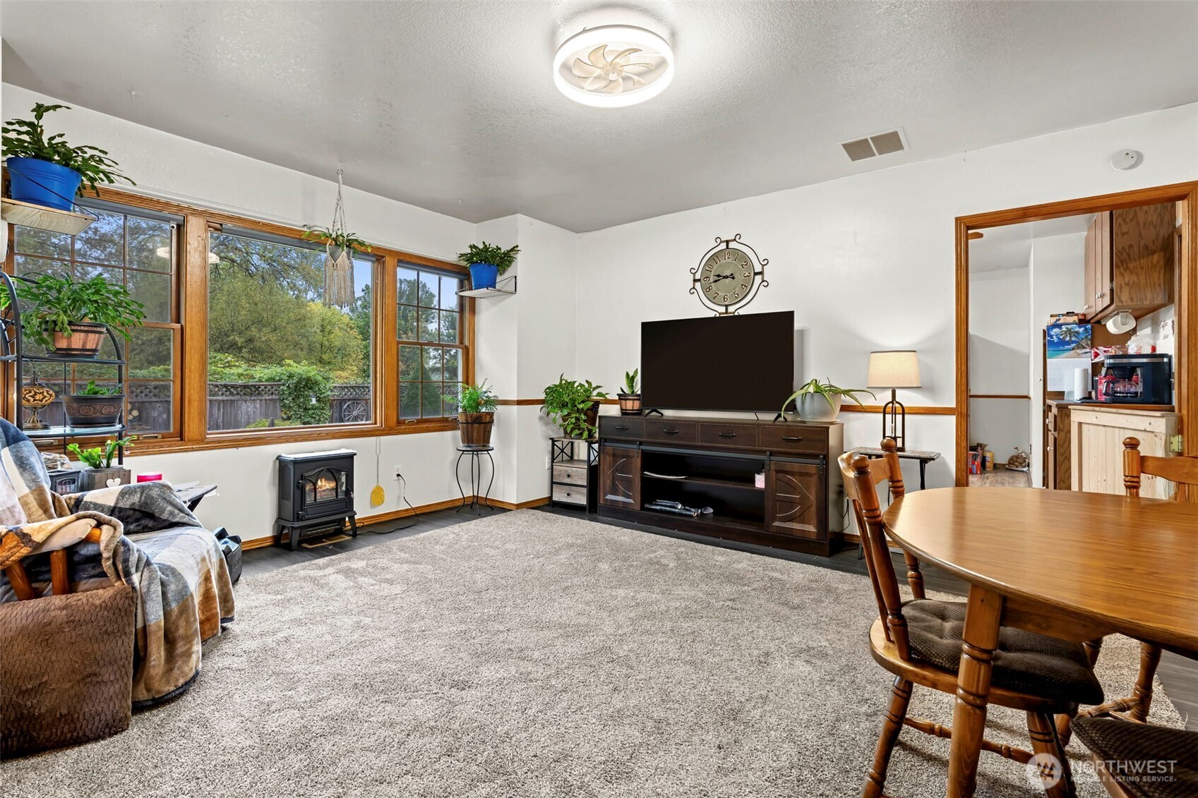 612 E Summa Street Property Photo 6