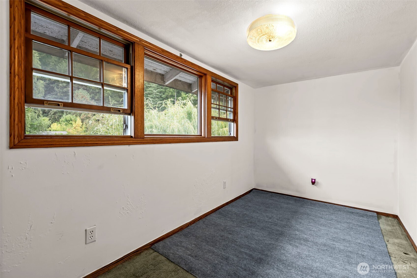612 E Summa Street Property Photo 18