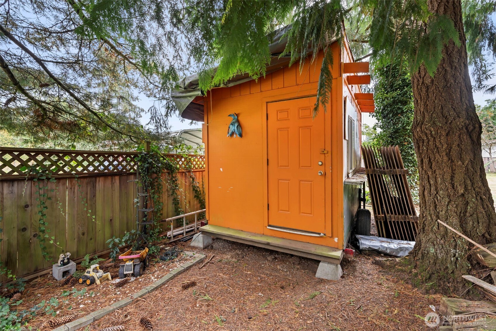 612 E Summa Street Property Photo 33