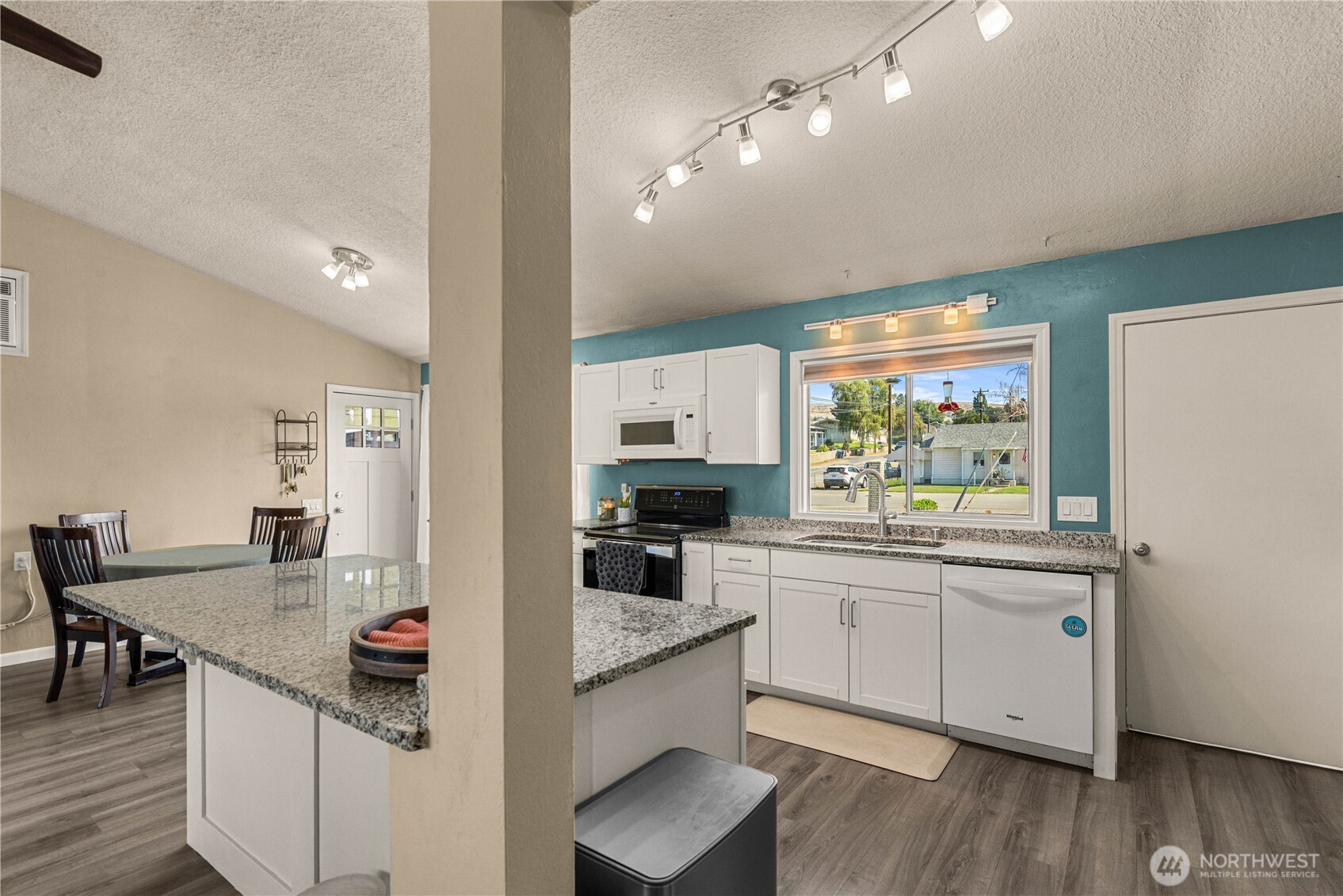 1226 N Ashland Avenue Property Photo 12