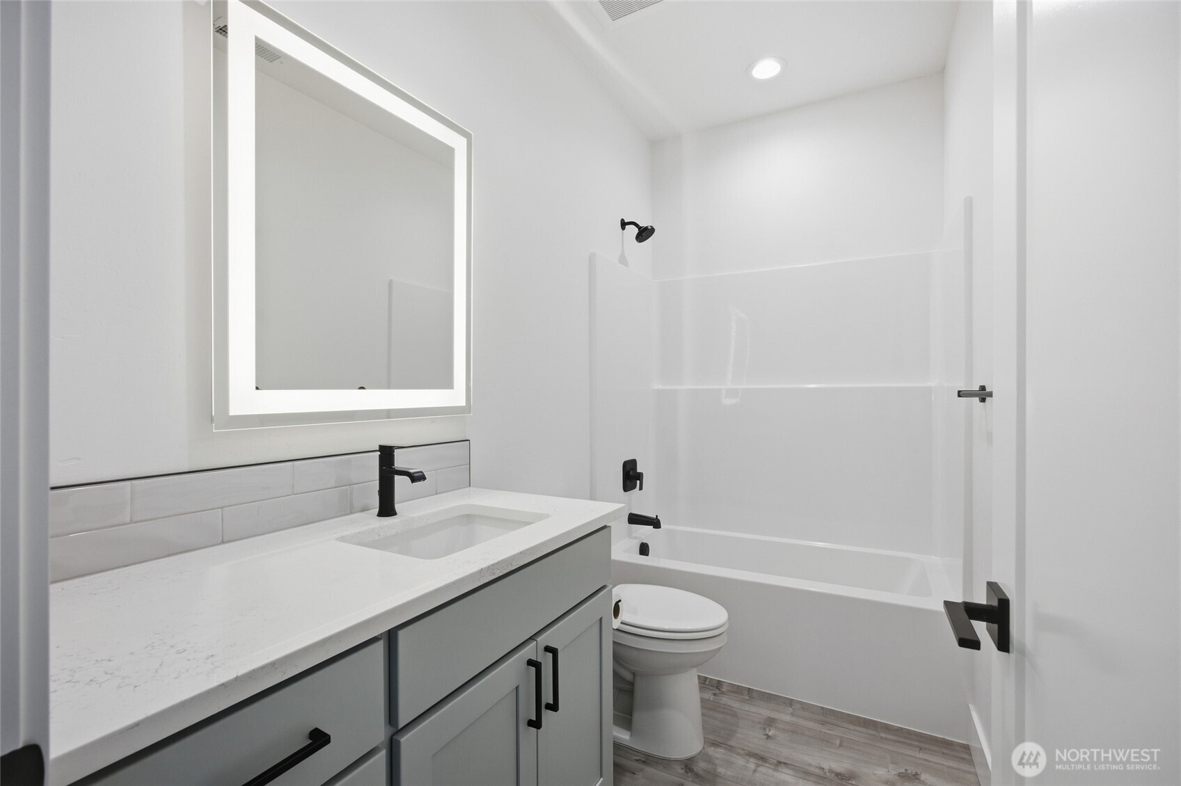 930 L Street Property Photo 9