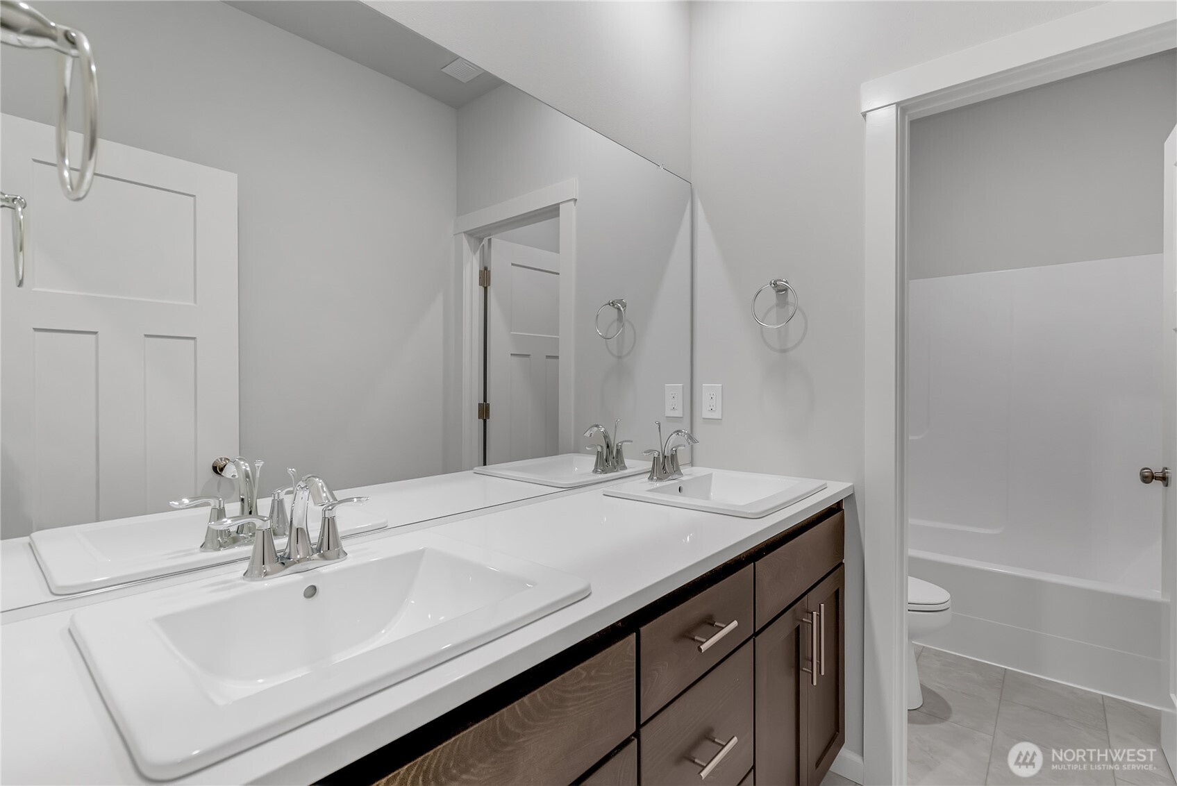 5296 N 86th Avenue Property Photo 7