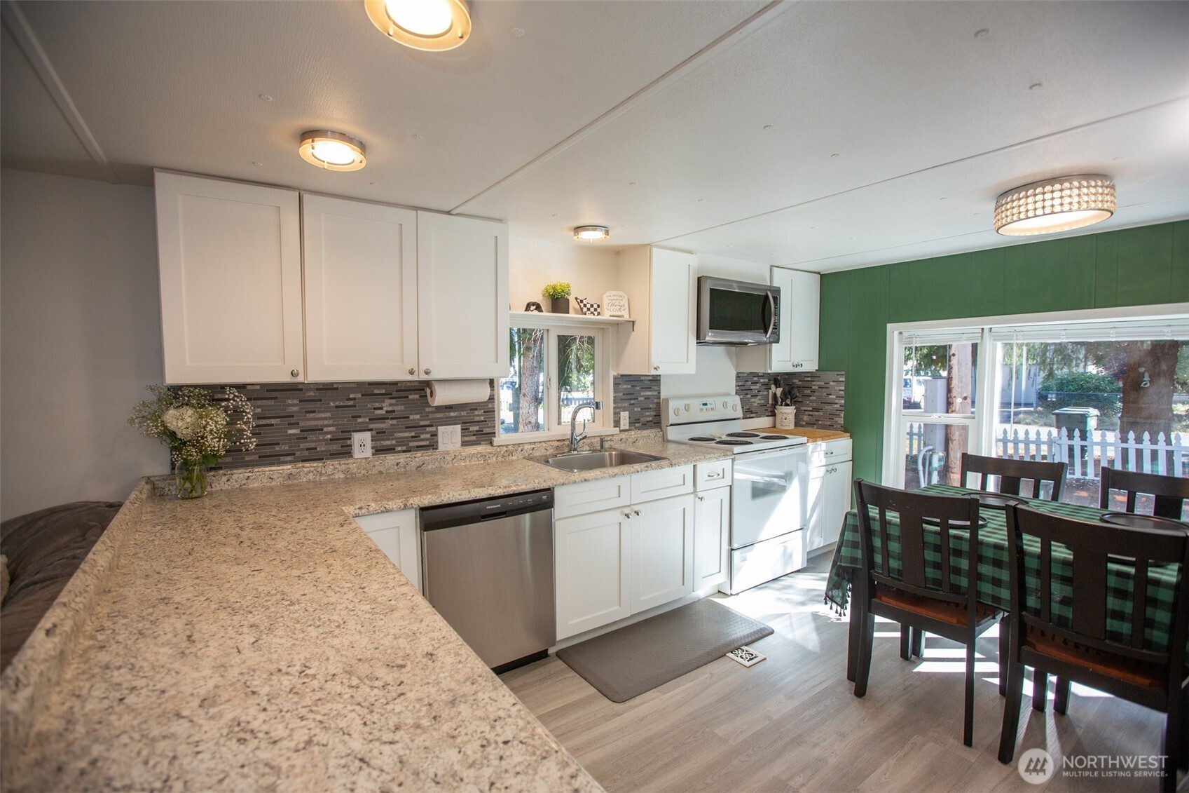 12131 Sanford Street Property Photo 7