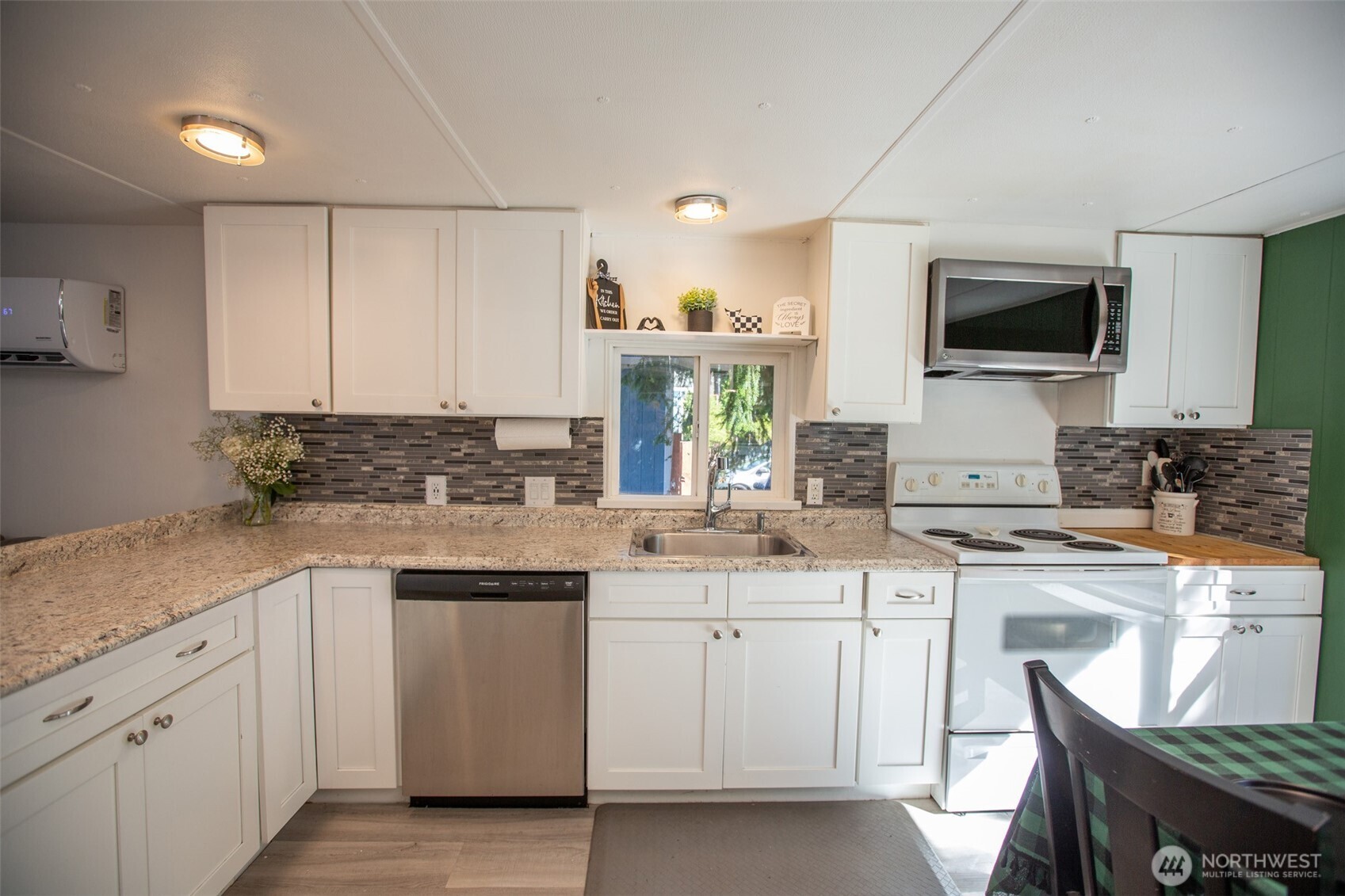 12131 Sanford Street Property Photo 8