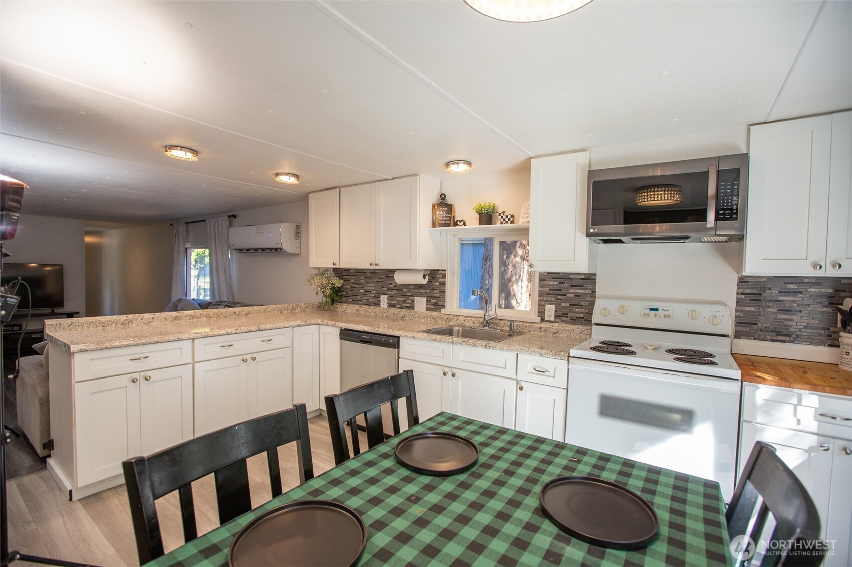 12131 Sanford Street Property Photo 9