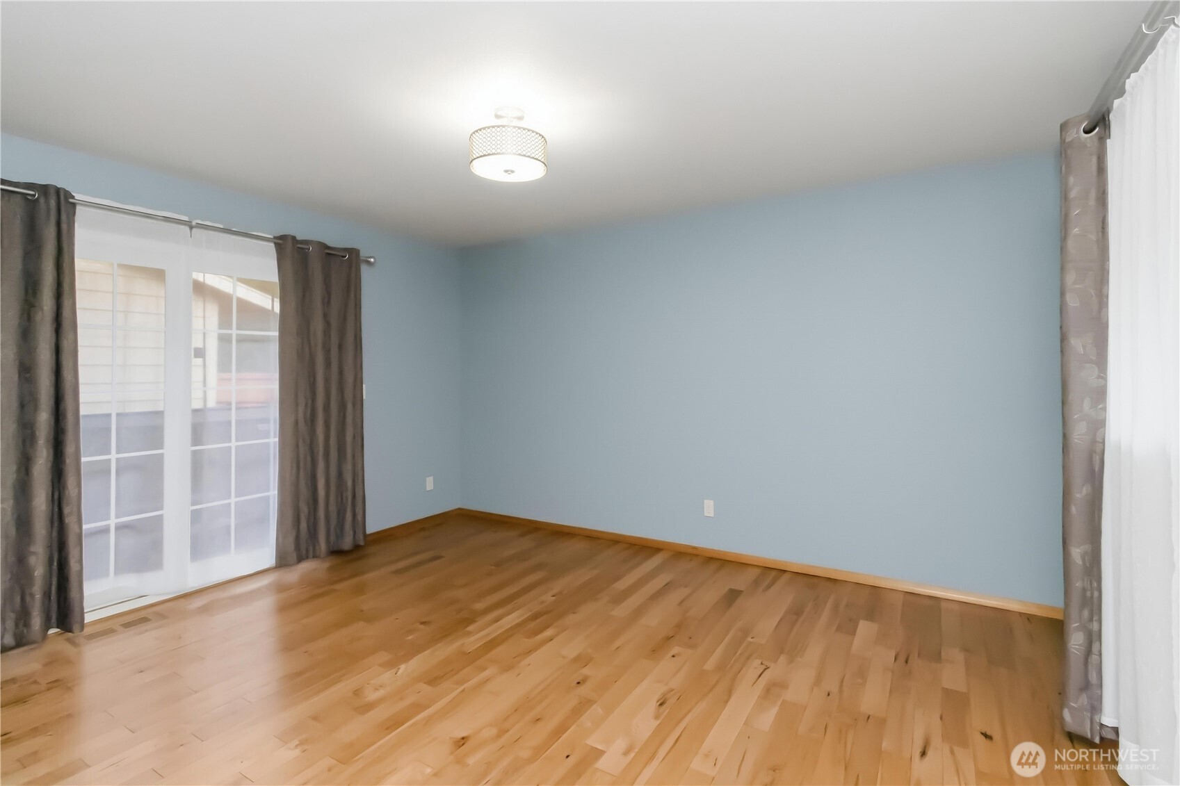 117 Sandy Boulevard Property Photo 8