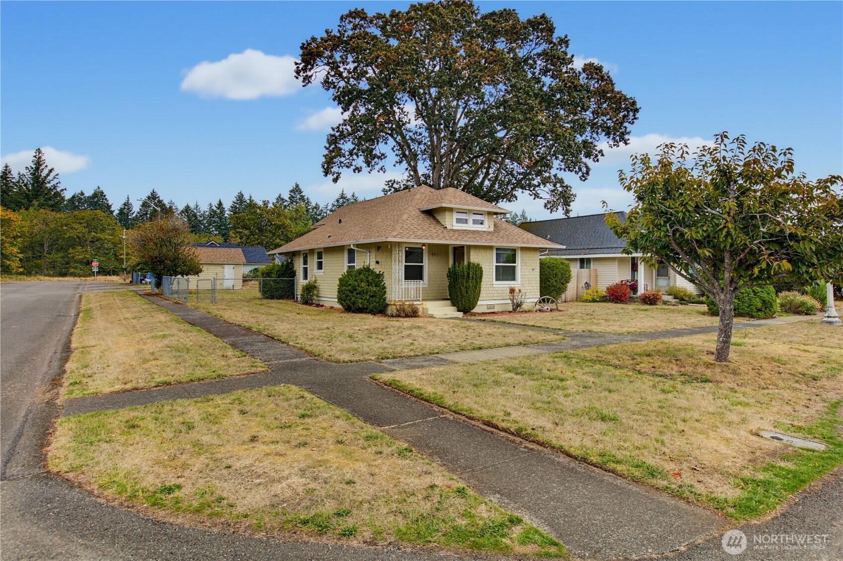 511 Louviers Avenue Property Photo 1