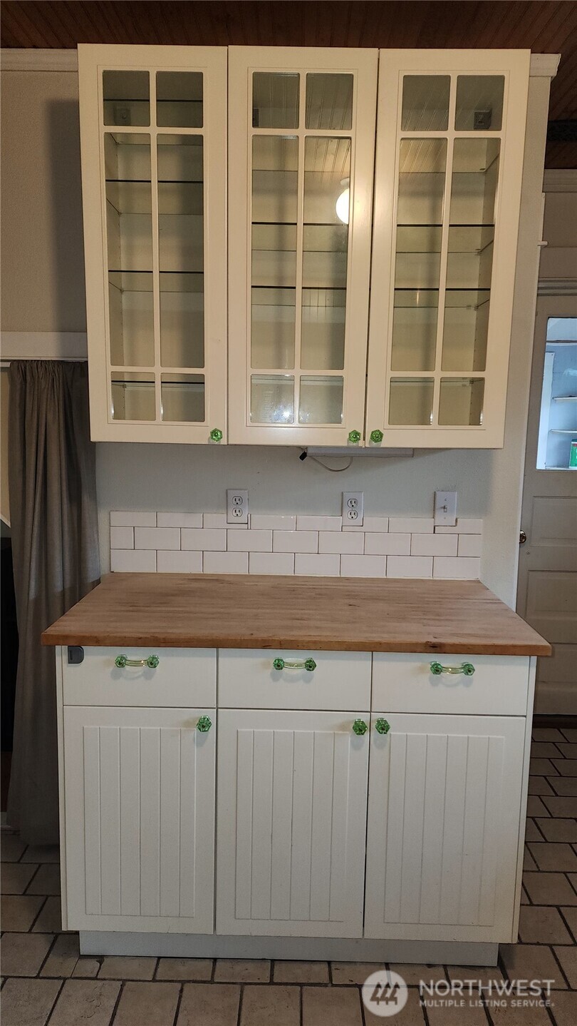 511 Louviers Avenue Property Photo 3
