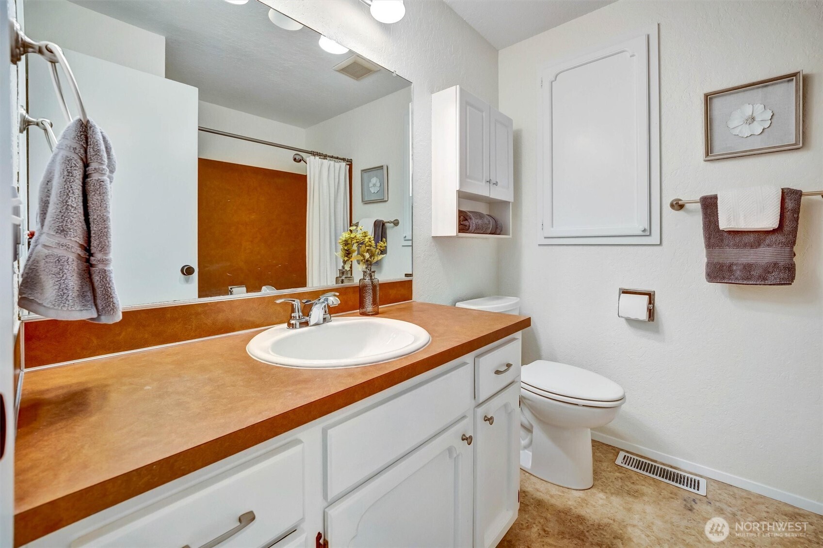 13732 A Corliss Avenue Property Photo 14