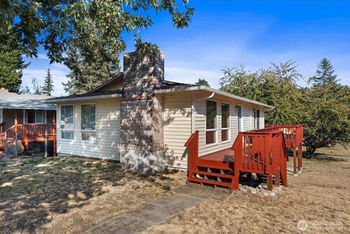 1351 S Highland Avenue Property Photo 2