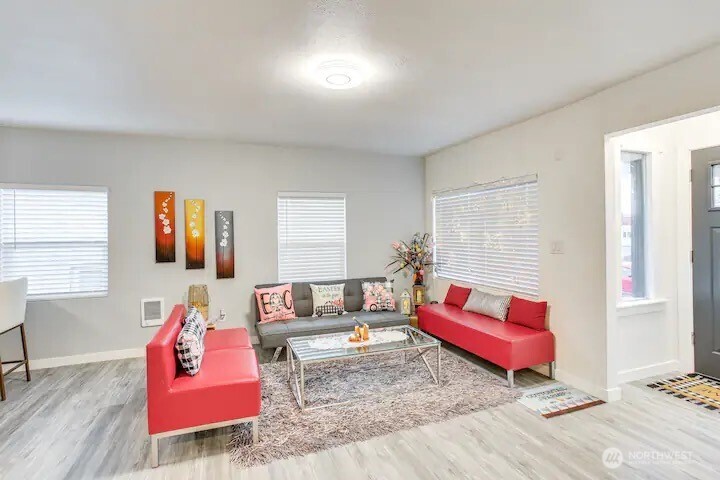 324 Park Avenue Property Photo 5