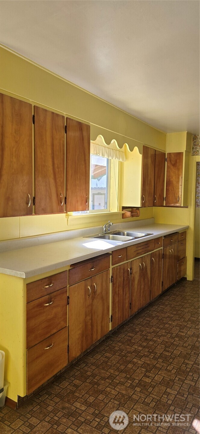 371 Main Street Property Photo 11
