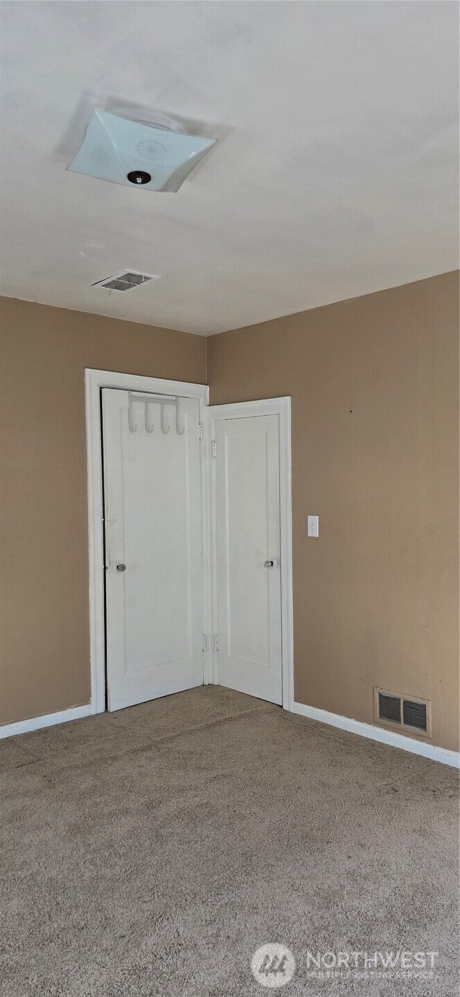 371 Main Street Property Photo 17